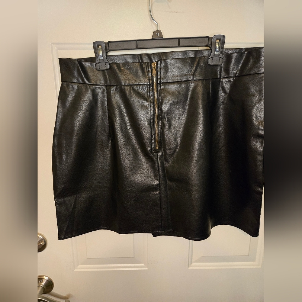Choies Black Faux Leather Mini Skirt - Picture 4 of 5